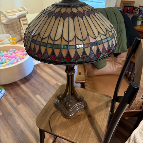 Quoizel Tiffany Lamp - Picture 3 of 6